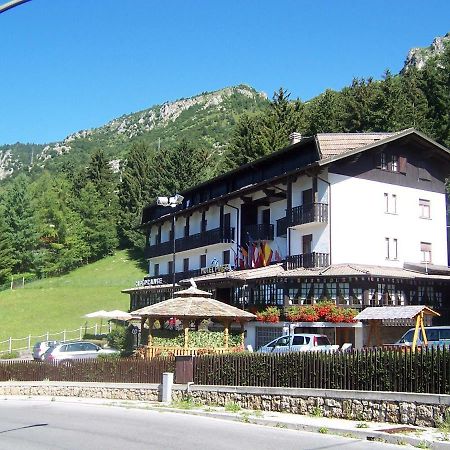 Hotel Pineta Кастионе дела Презолана Екстериор снимка