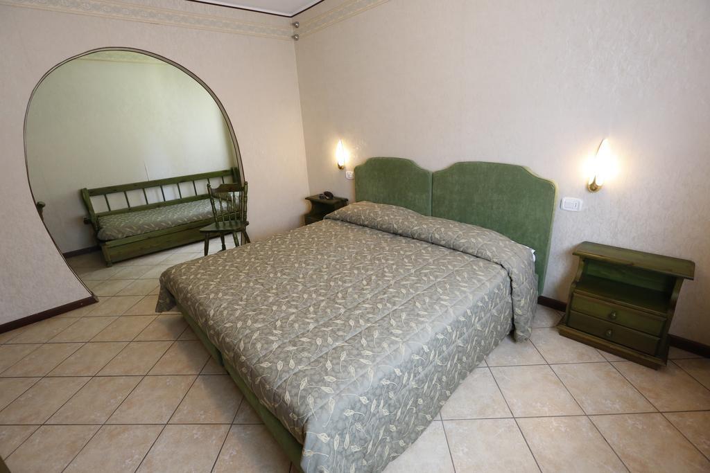 Hotel Pineta Кастионе дела Презолана Стая снимка