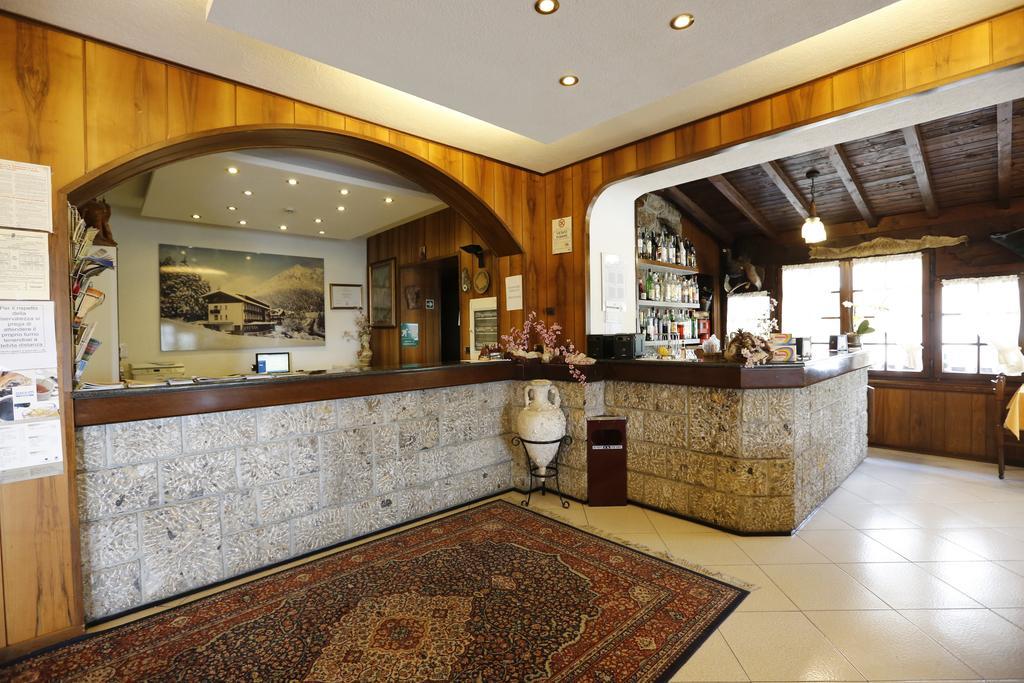 Hotel Pineta Кастионе дела Презолана Екстериор снимка