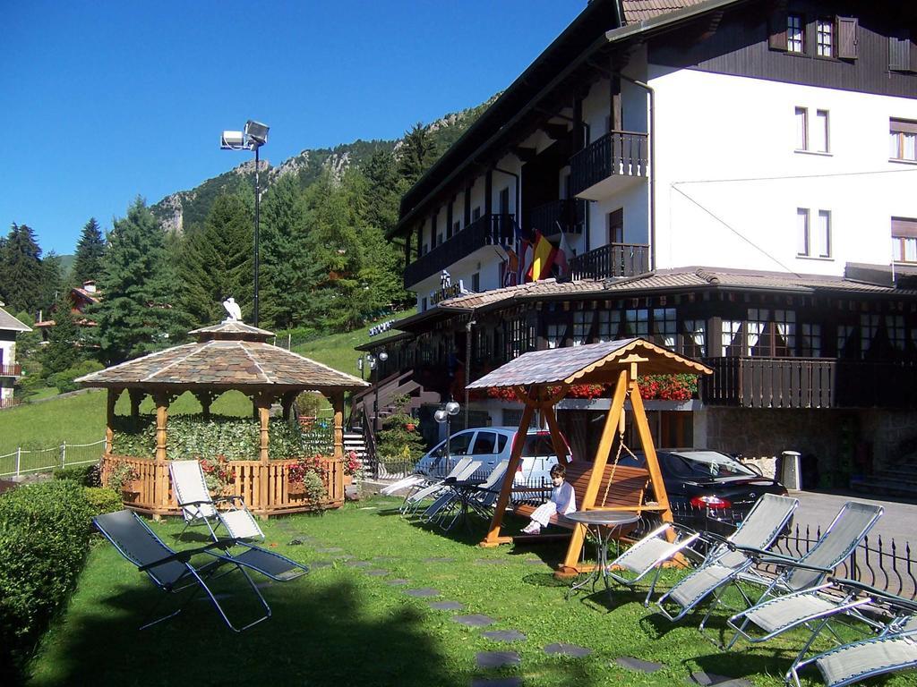 Hotel Pineta Кастионе дела Презолана Екстериор снимка