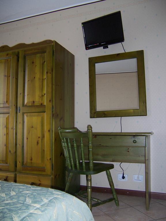 Hotel Pineta Кастионе дела Презолана Стая снимка