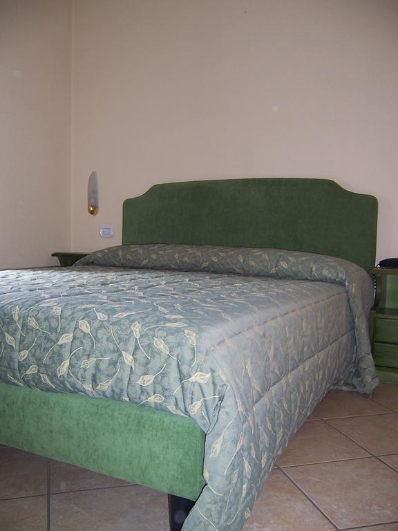 Hotel Pineta Кастионе дела Презолана Стая снимка