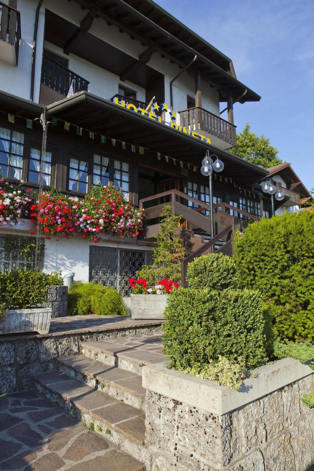 Hotel Pineta Кастионе дела Презолана Екстериор снимка
