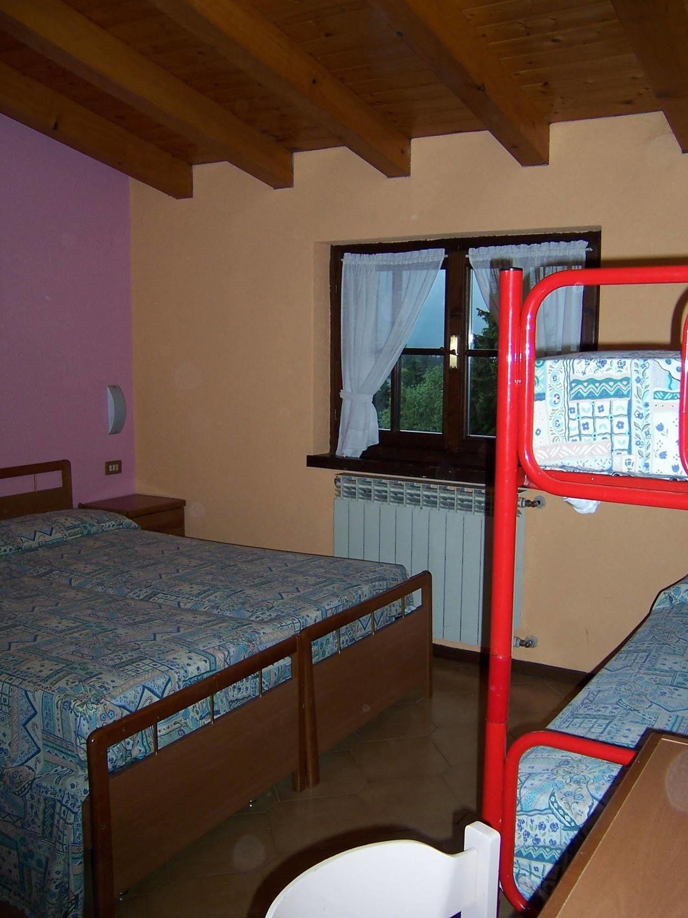 Hotel Pineta Кастионе дела Презолана Екстериор снимка